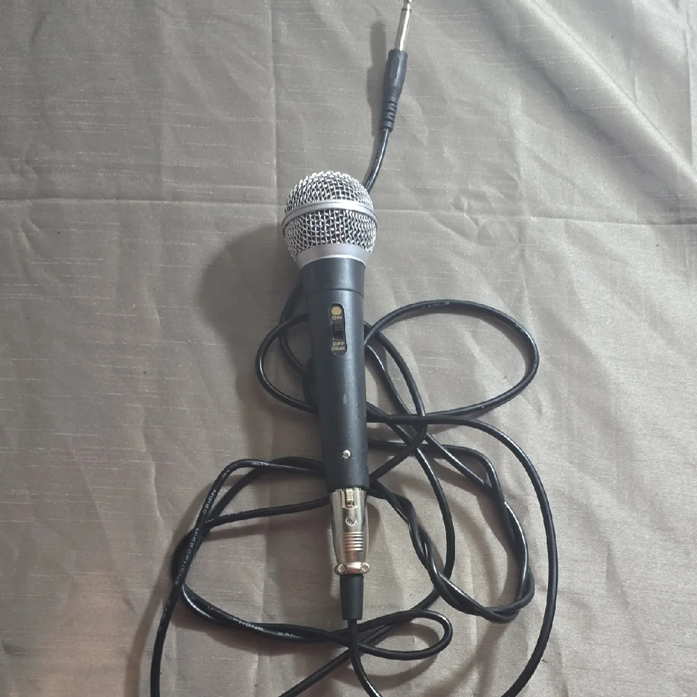 Dynamic Black Microphone